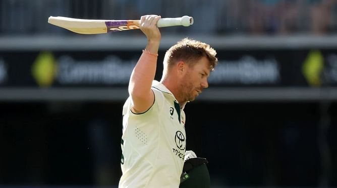 AUS vs PAK : डेविड वॉर्नर की जबरदस्त पारी से मिचेल जॉनसन की बोलती हुई बंद, कमेंट्री के दौरान साथी कमेंटेटर ने....