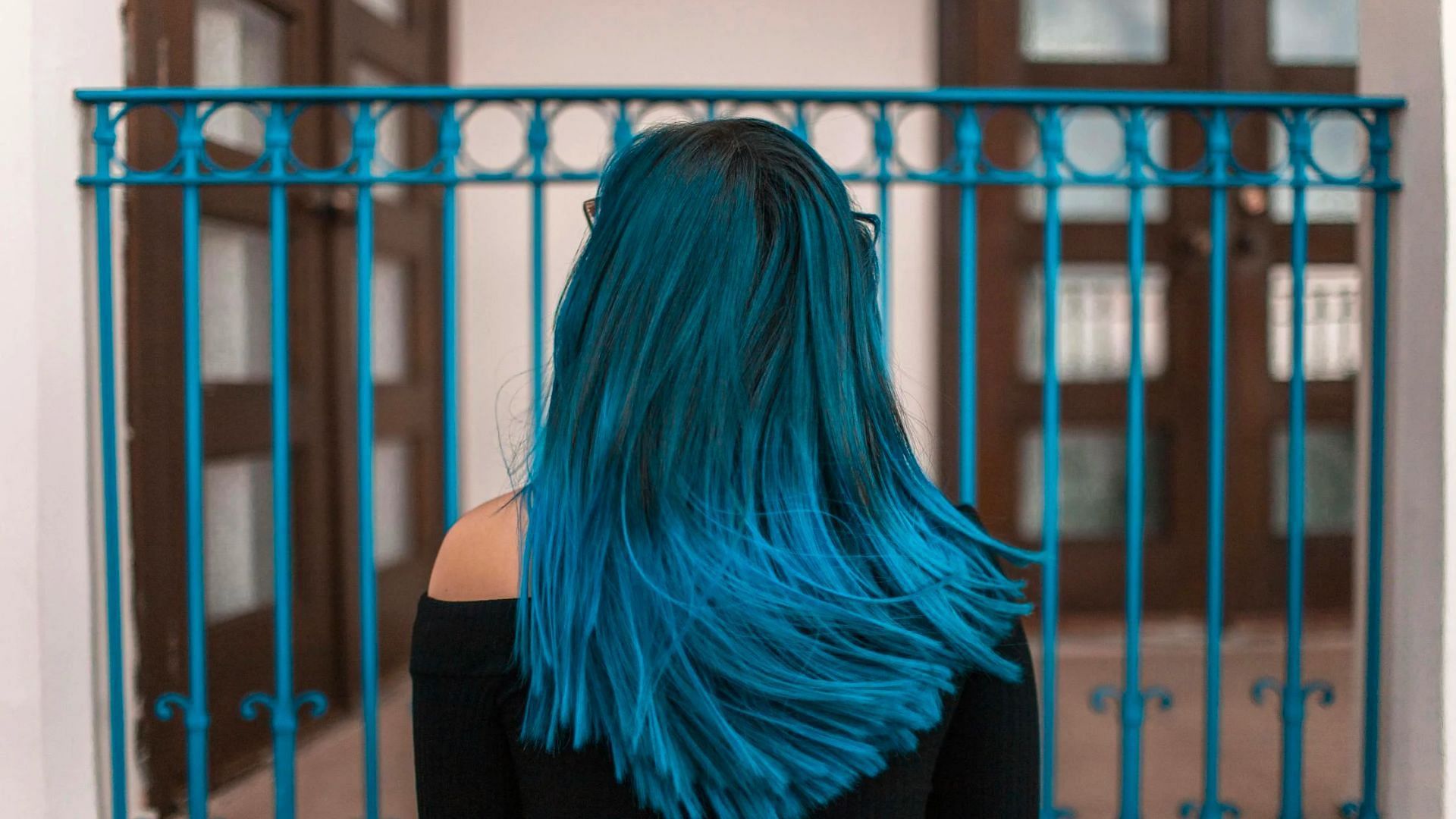 Blue hair can have many meanings beyond Hilda (Image via Luis Quintero on Pexels)