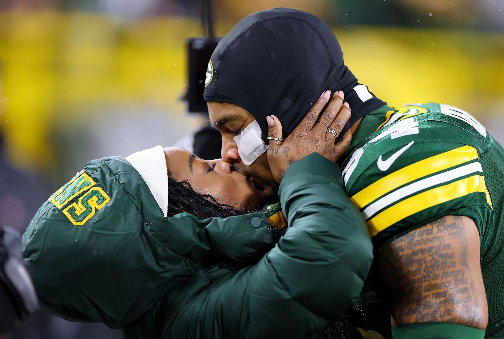 Simone Biles kisses husband, Jonathan Owens, before the game between the Kansas City Chiefs and the Green Bay Packers