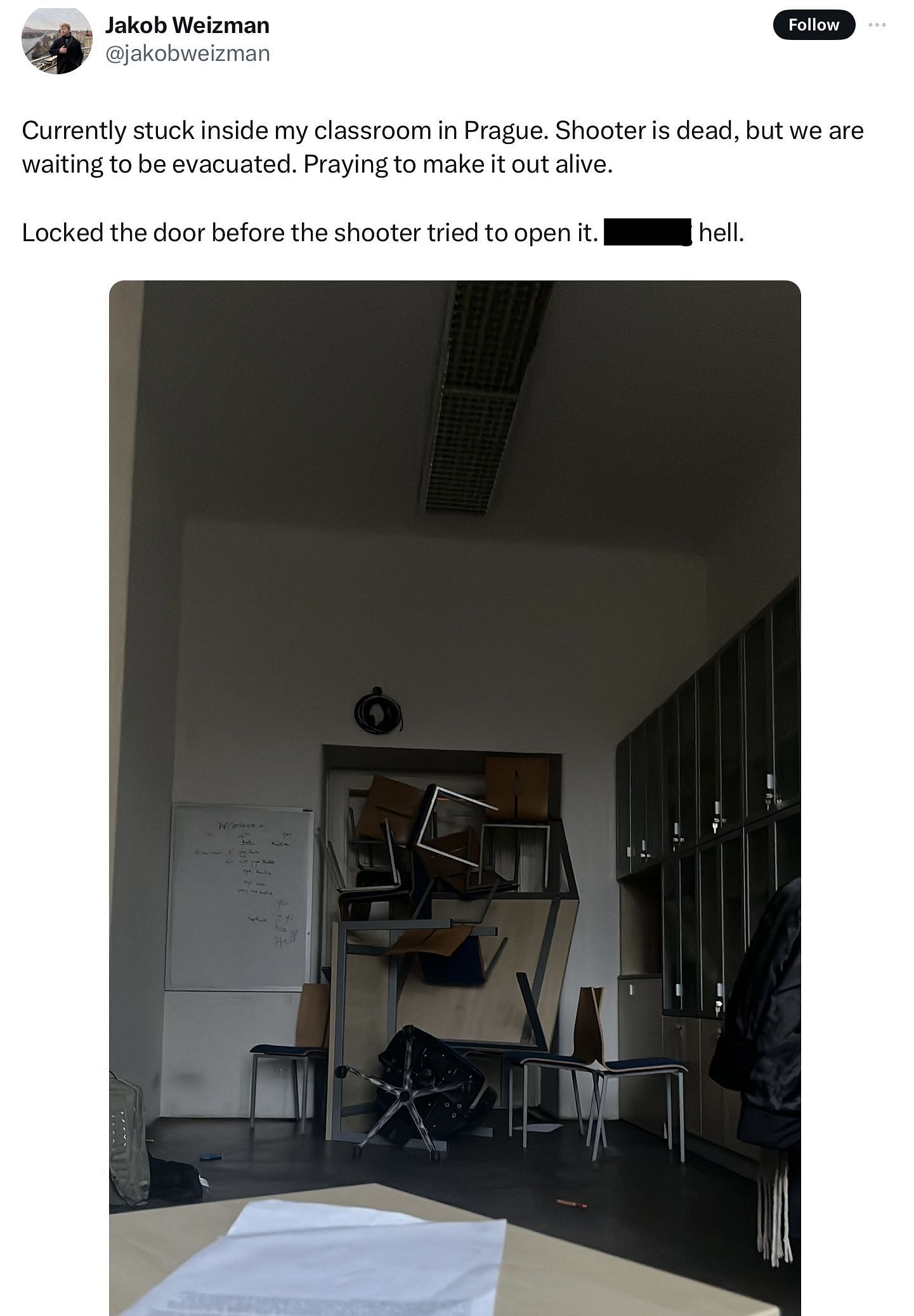 A tweet from a student in a classroom where chairs have been braced against the door to prevent the shooter from entering (Image via @jakobweizman/X)