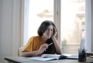 Magnesium glycinate benefits include reducing migraines. (Image via Pexels/Andrea Piacquadio)