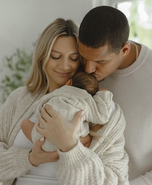 Isaac Rochell with Allison Kuch and daughter Scottie Bee. (Allison Kuch/IG)