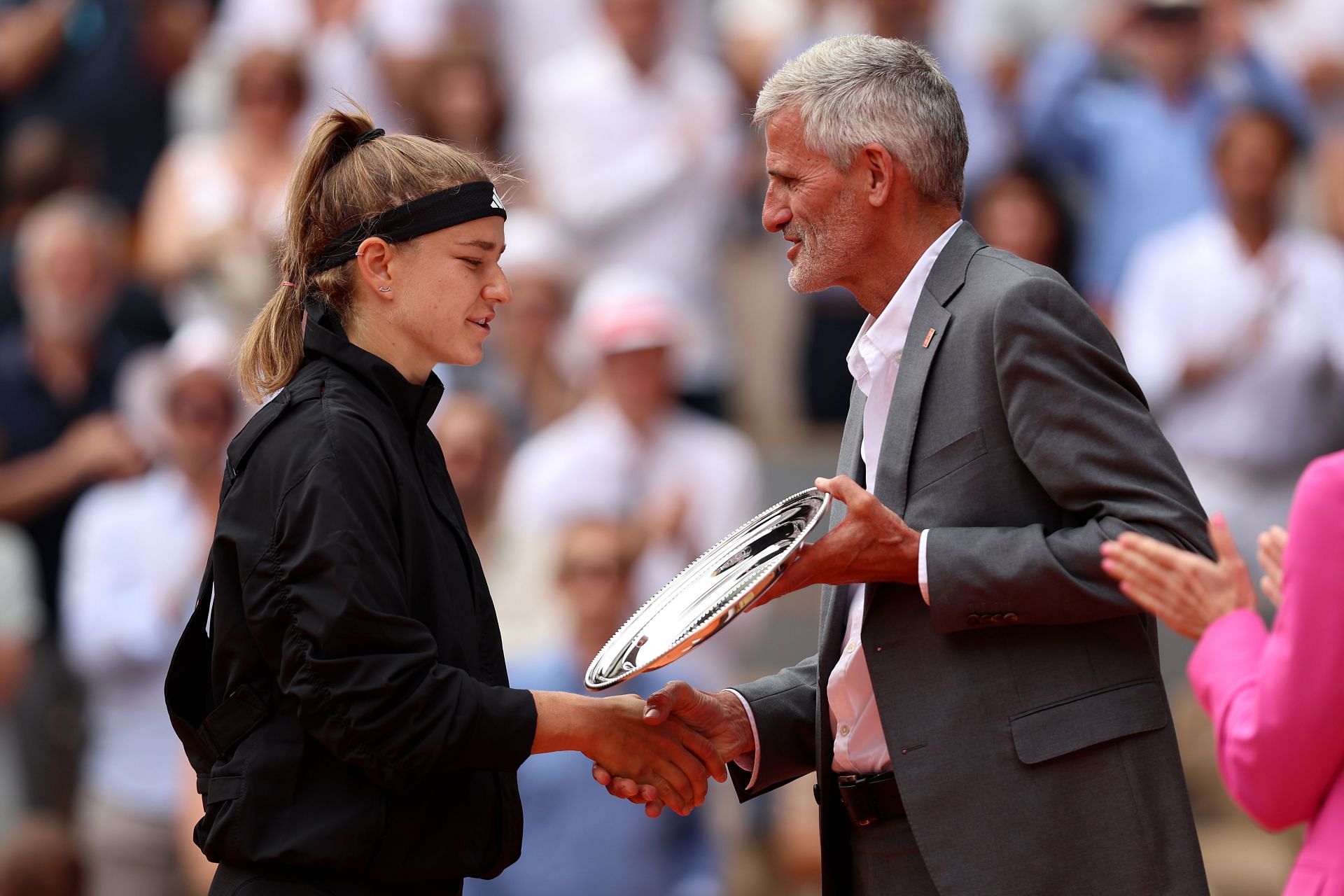 Karolina Muchova being presented the 2023 French Open runners-up trophy