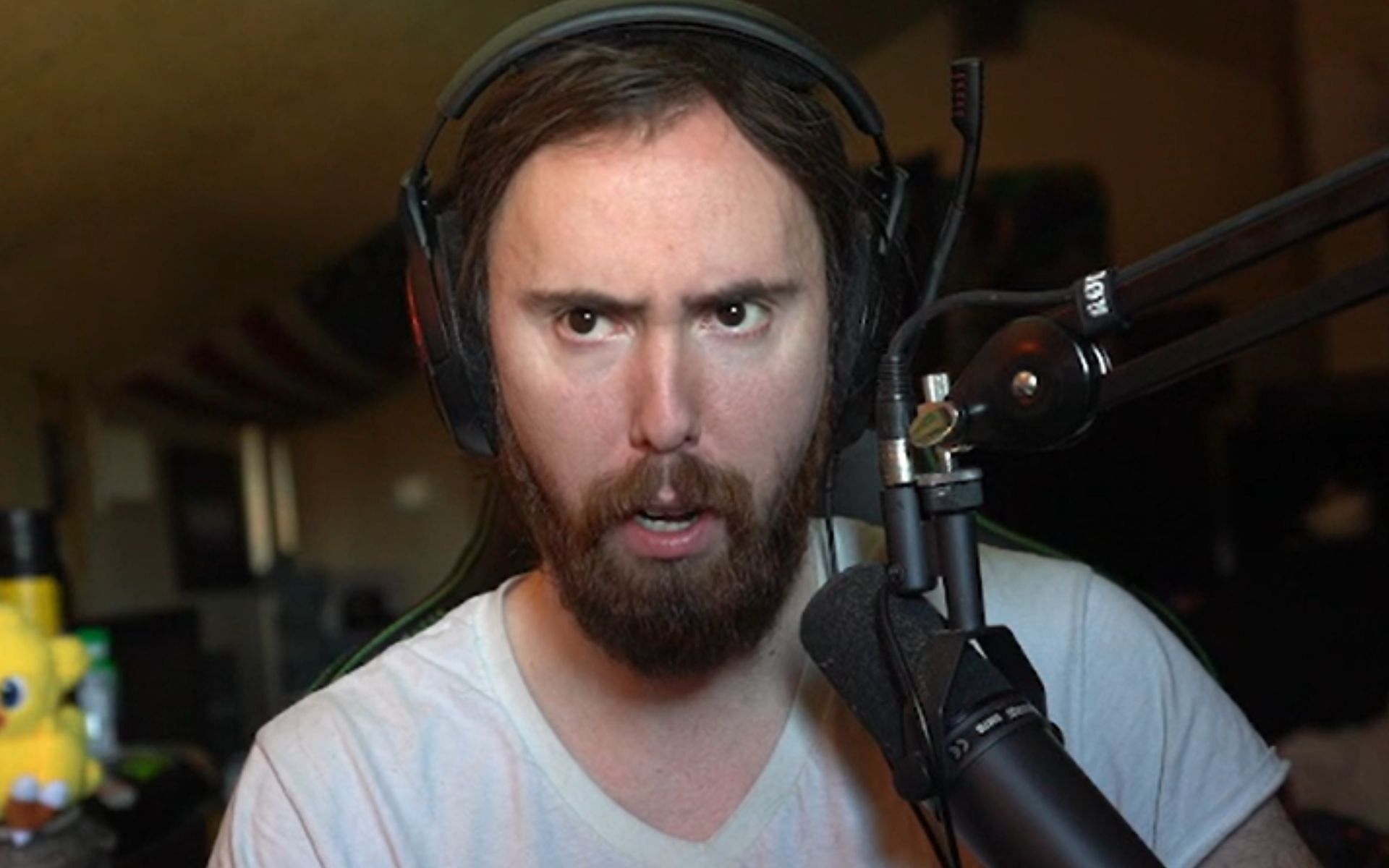 Asmongold responds to &quot;console warriors&quot; saying he