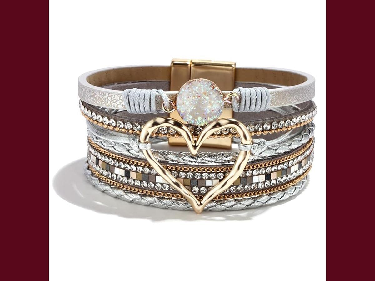 The Long Tiantian Dainty Heart bracelet (Image via Amazon)