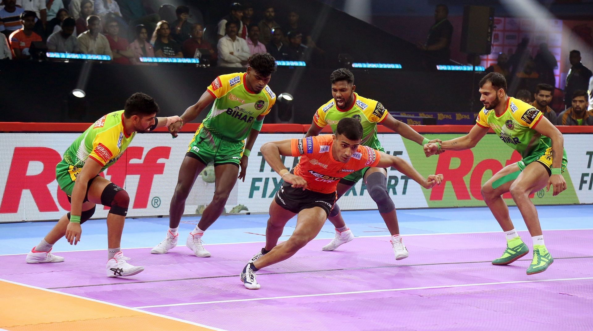 Patna Pirates in action during Pro Kabaddi Season 10 (Credit: PKL)