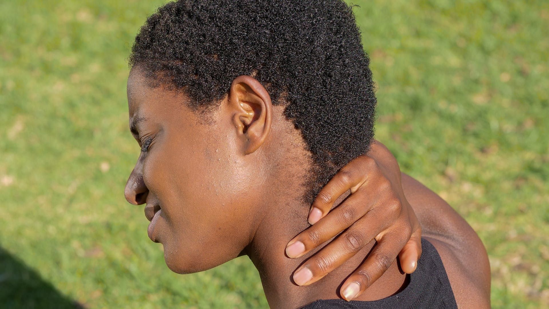 Neck pain can have multiple reasons behind. (Image via Pexels/Kindel Media)