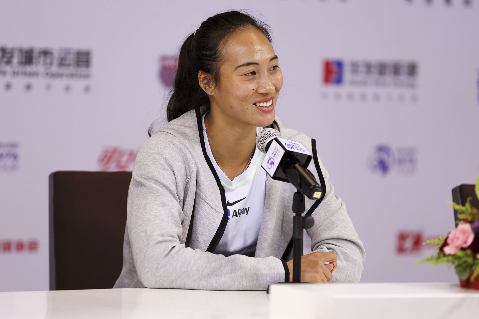 Zheng Qinwen is back with her coach Pere Riba after his brief stint with Coco Gauff