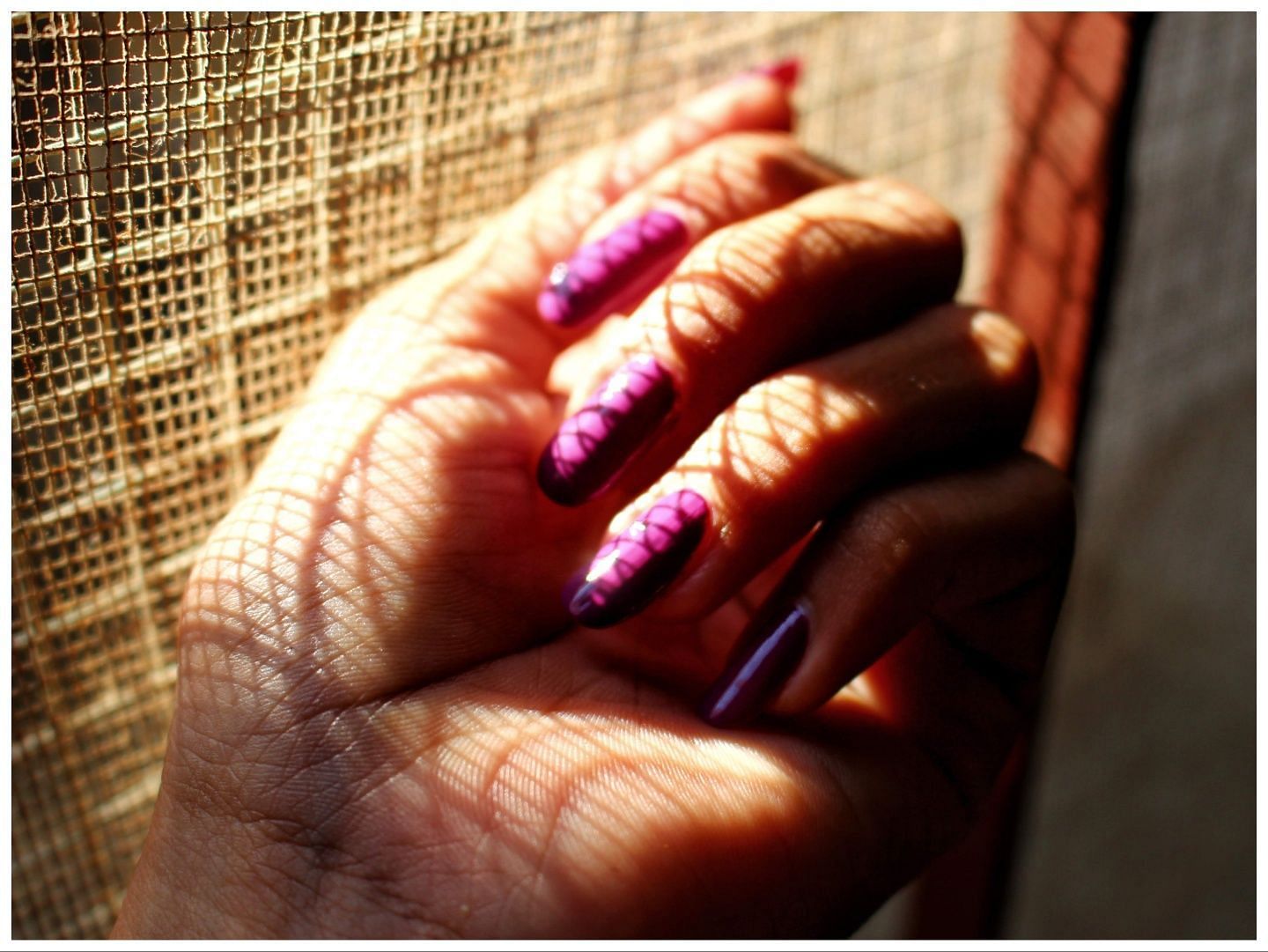 Long nails can be a risk to your health (Image via Vecteezy)