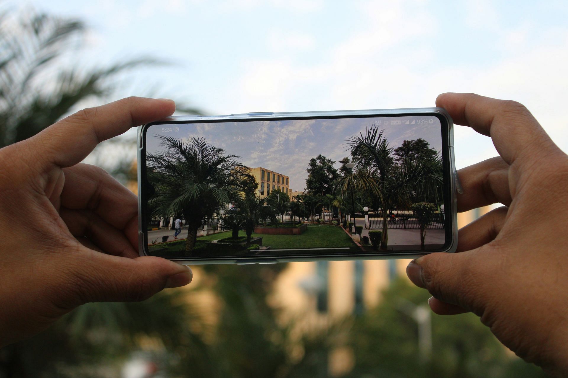 Samsung Galaxy S24 vs Google Pixel 8 camera comparison (Image via Unsplash from Akshay Kumawat)