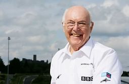Watch: When iconic F1 commentator Murray Walker tried his hand at commentating on snooker
