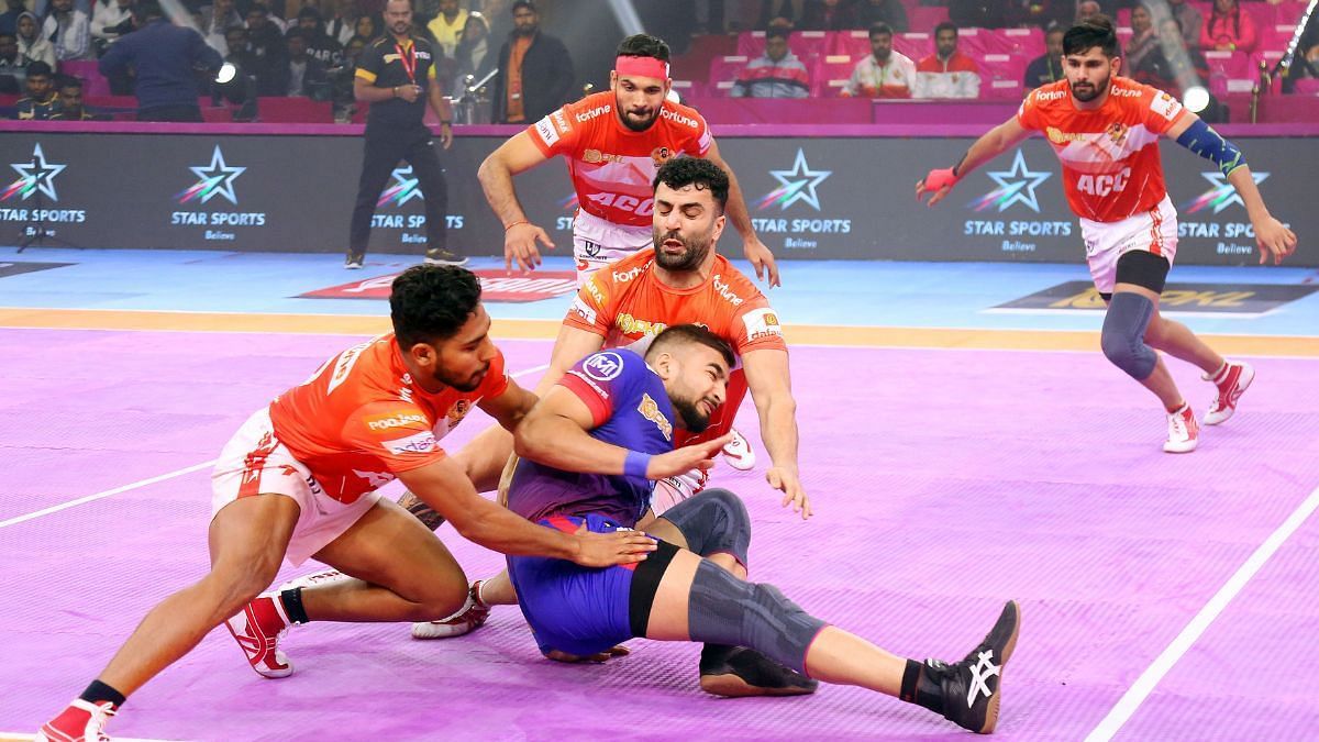 Gujarat Giants in action against Dabang Delhi KC (Image Courtesy: PKL)