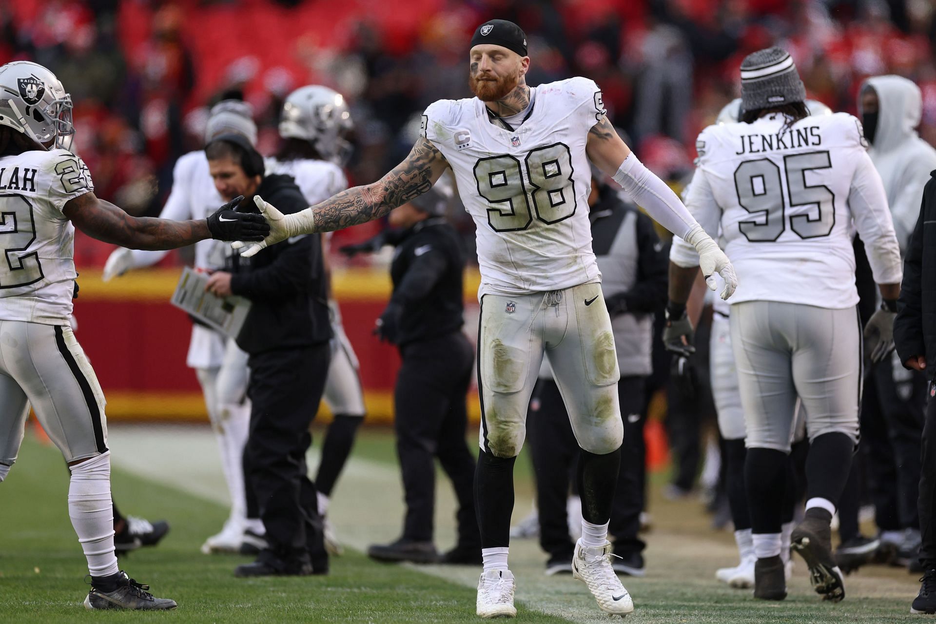 Maxx Crosby wants Antonio Pierce to be the Raiders head coach