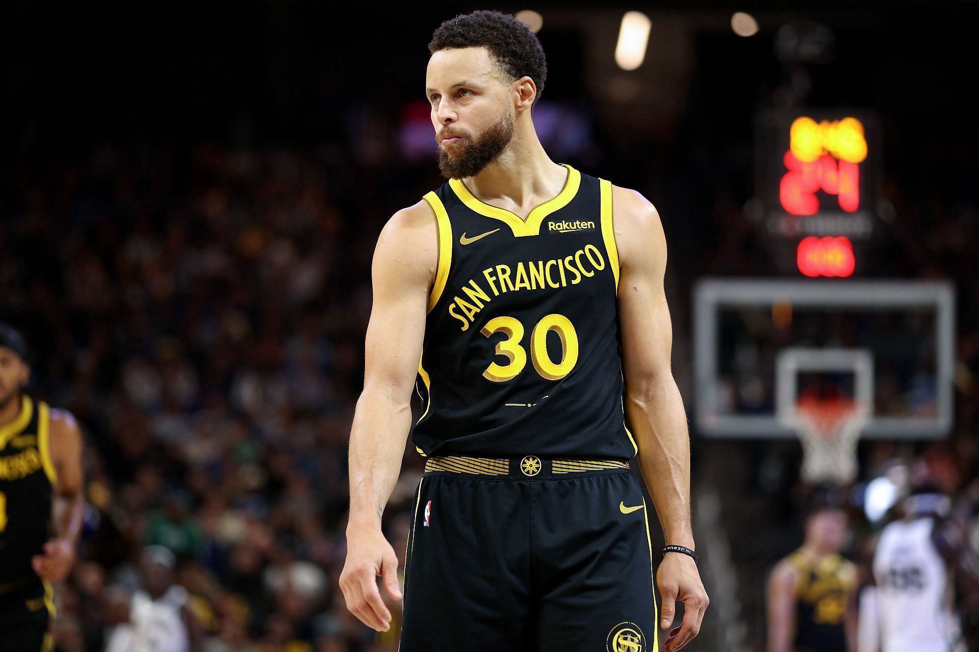 Is Steph Curry playing tonight against Sacramento Kings? Is Steph