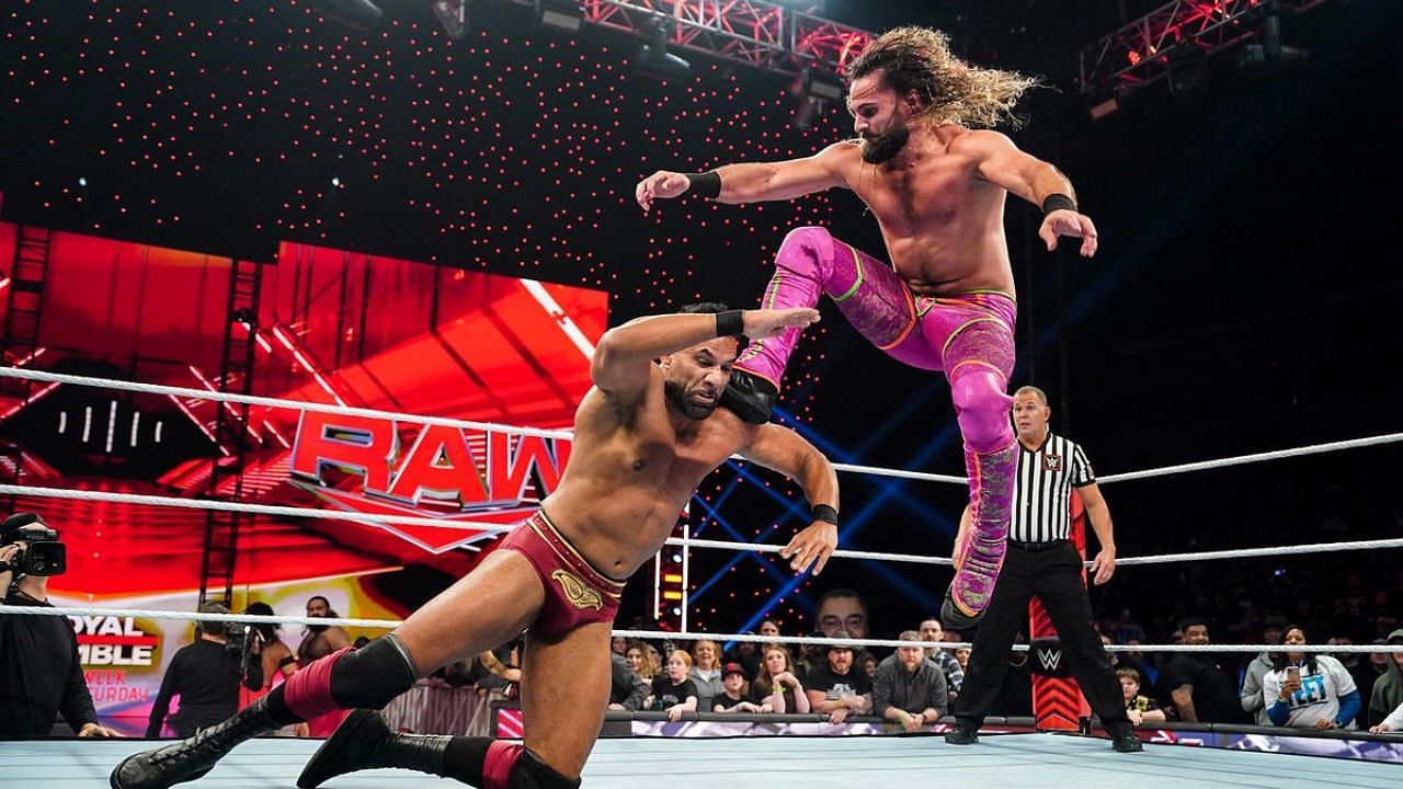 WWE सुपरस्टार्स सैथ रॉलिंस और जिंदर महल 