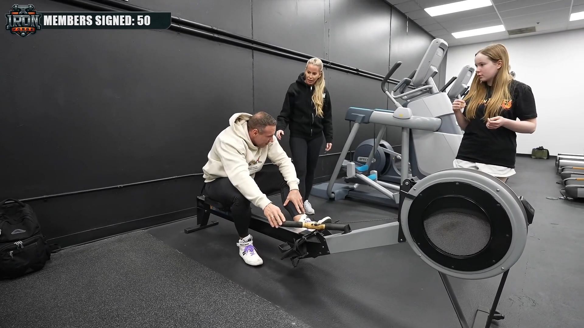 Twitch streamer Knut hurt himself on the opening day of the Iron Forge Gym (Image via Knut/Mizkif)