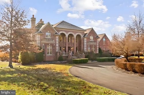 Galusky selling $3,000,000 Bridgeport mansion (image credit: Railey Realty)