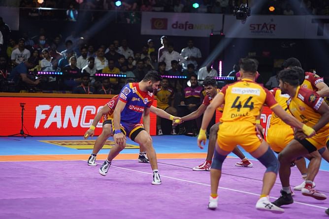 Pro Kabaddi League: परदीप नरवाल का सुपर 10 और टीम का शर्मनाक प्रदर्शन जारी, एक और करारी शिकस्त के साथ टूर्नामेंट से लगभग बाहर