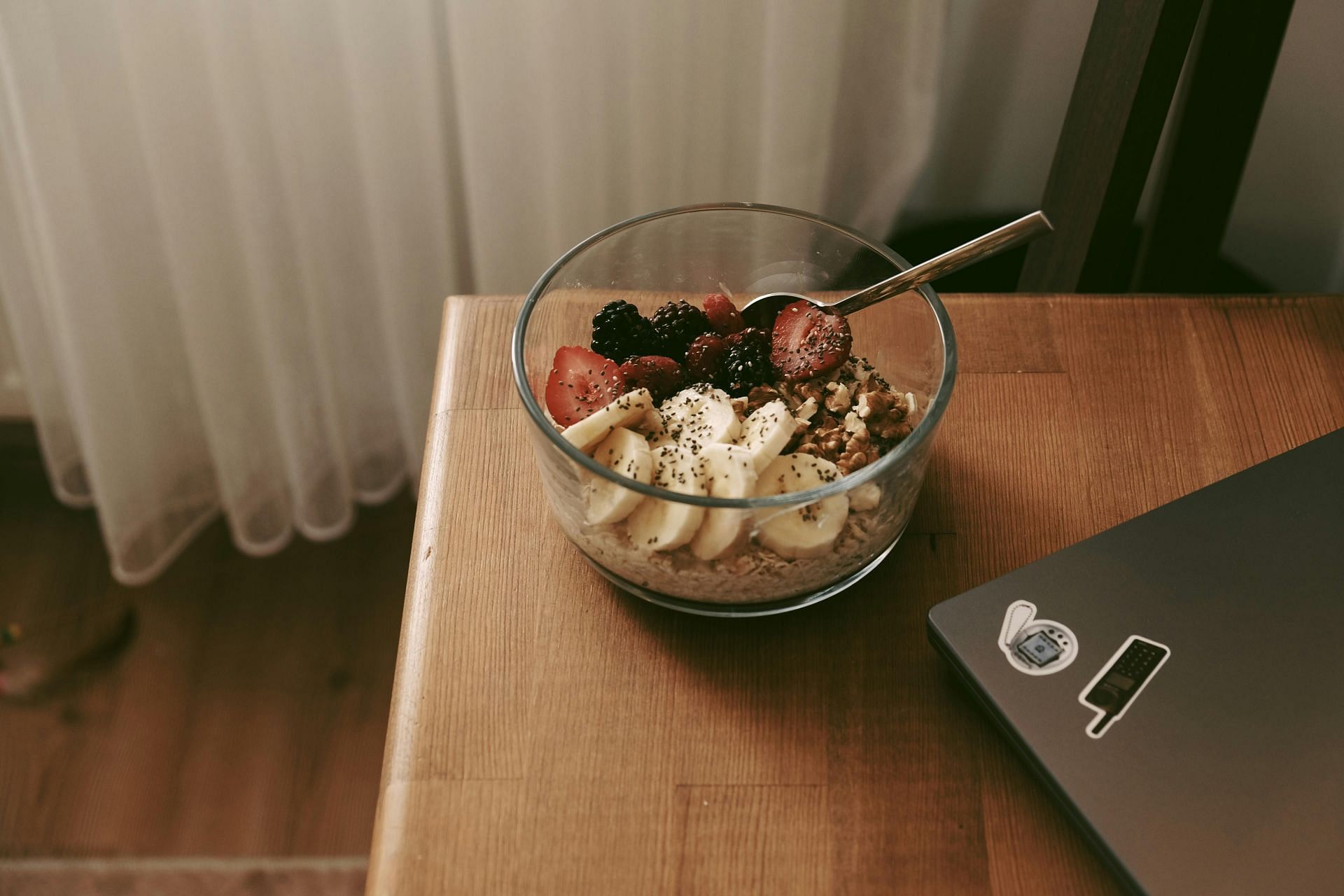 Are overnight oats healthy (image sourced via Pexels / Photo by beyzaa)