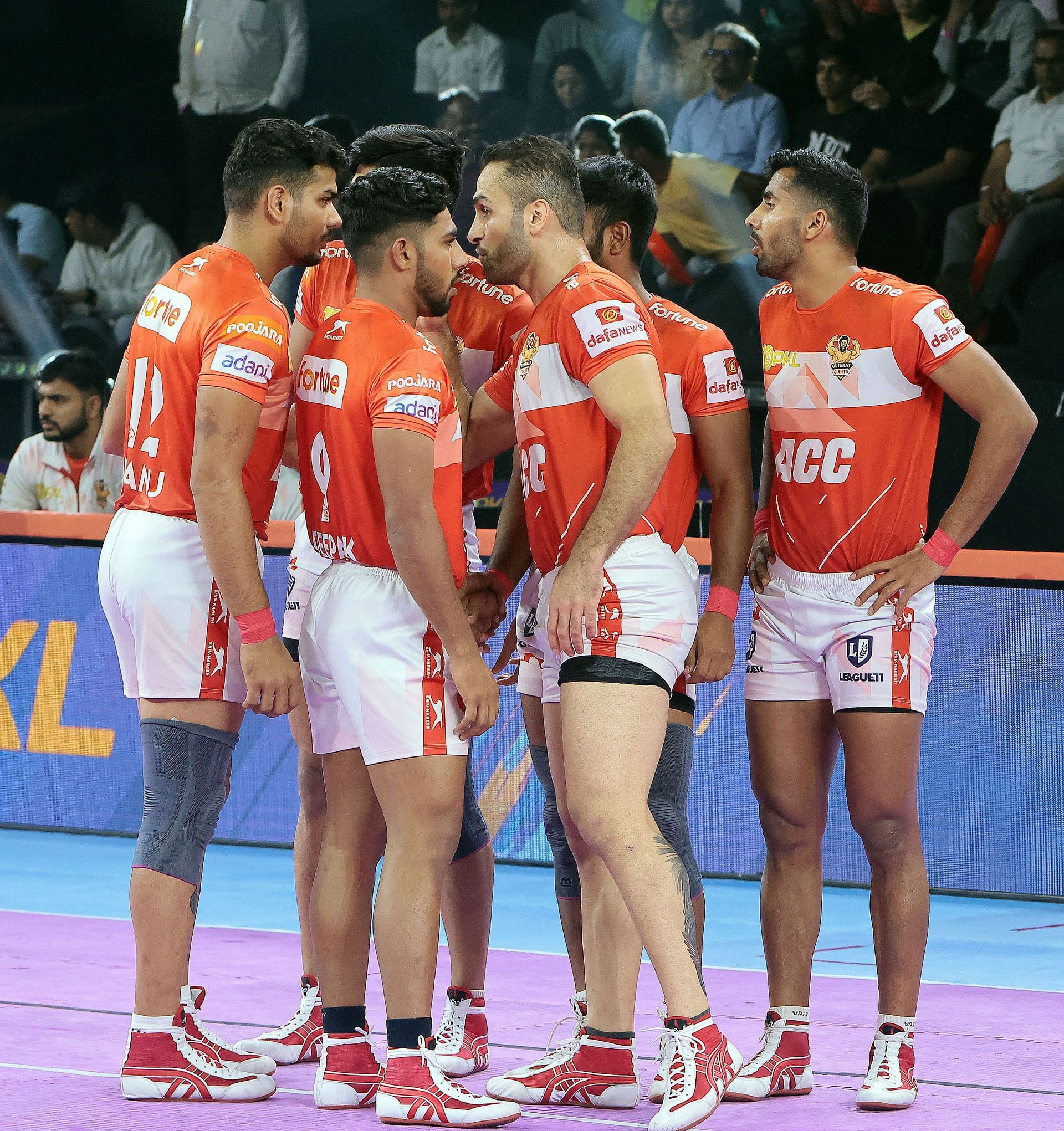 Can the Gujarat Giants stop the red hot Puneri Paltan? (Credit: PKL)