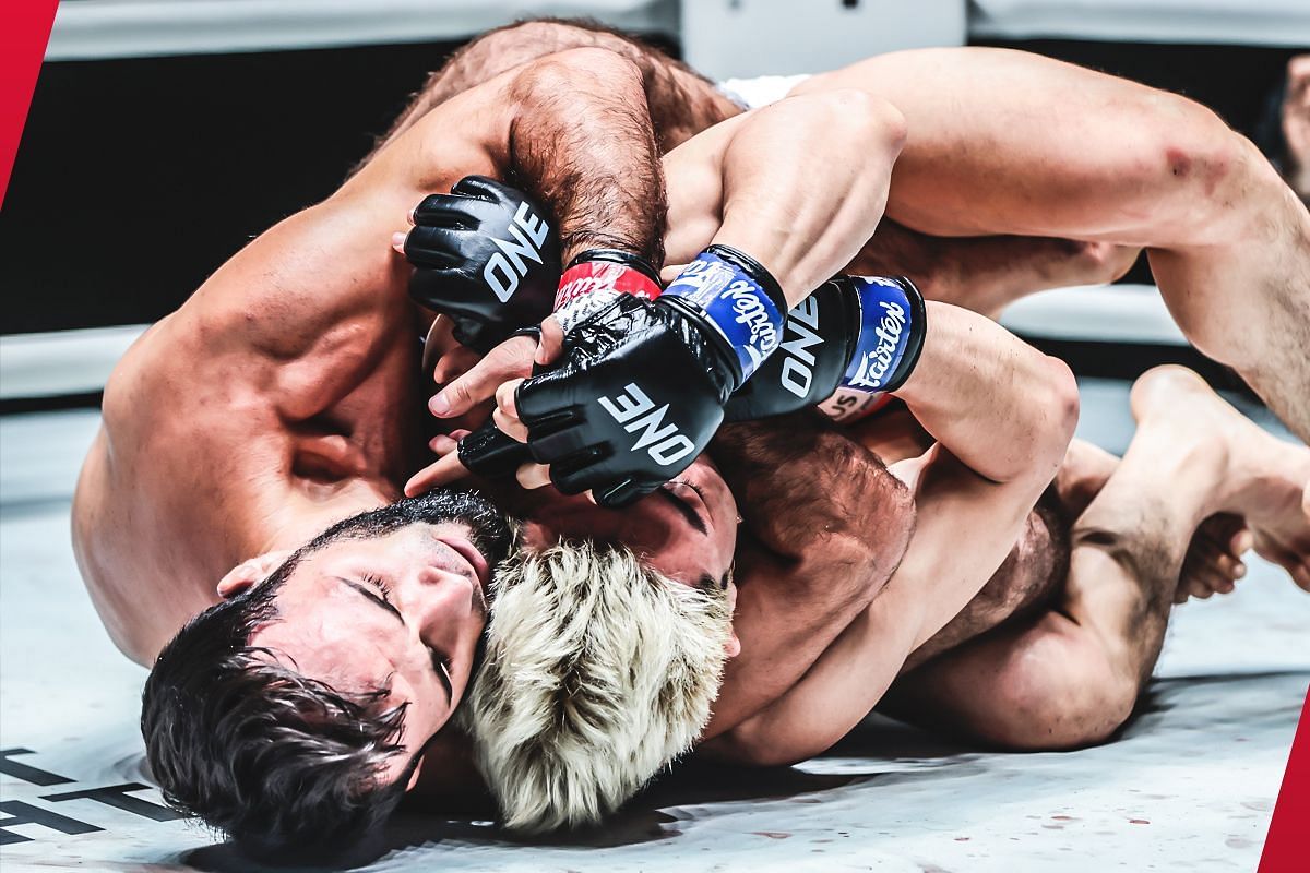 Shamil Gasanov and Oh Ho Taek in action at ONE Fight Night 18.