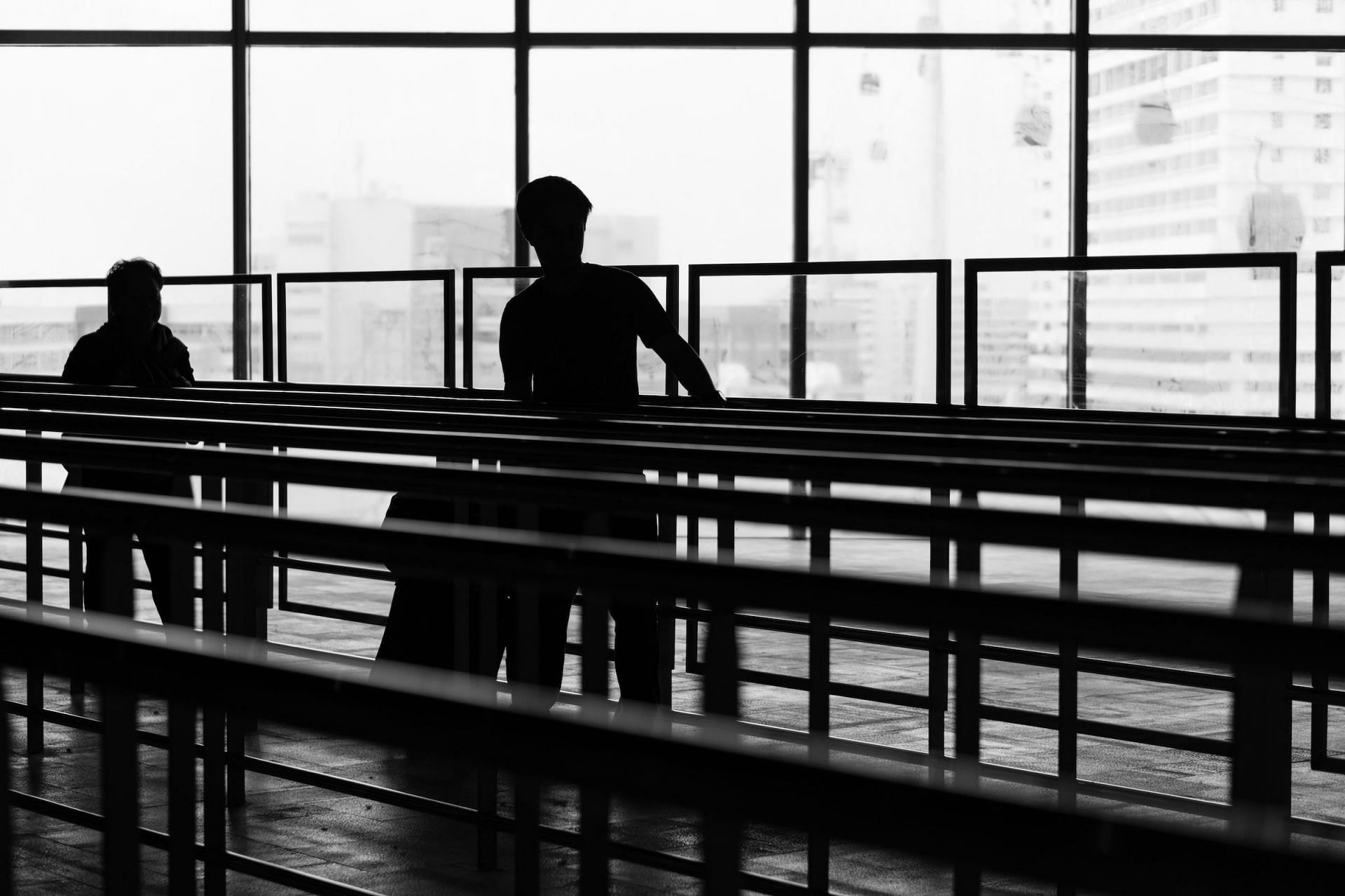 Indoor walking (Image via Unsplash/Zhu Liang)