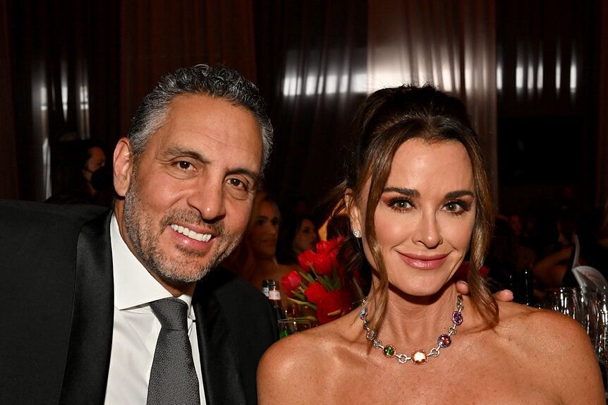 Mauricio Umansky and Kyle Richards attend Elton John AIDS Foundation 31st Annual Academy Awards (Image via Bravotv)