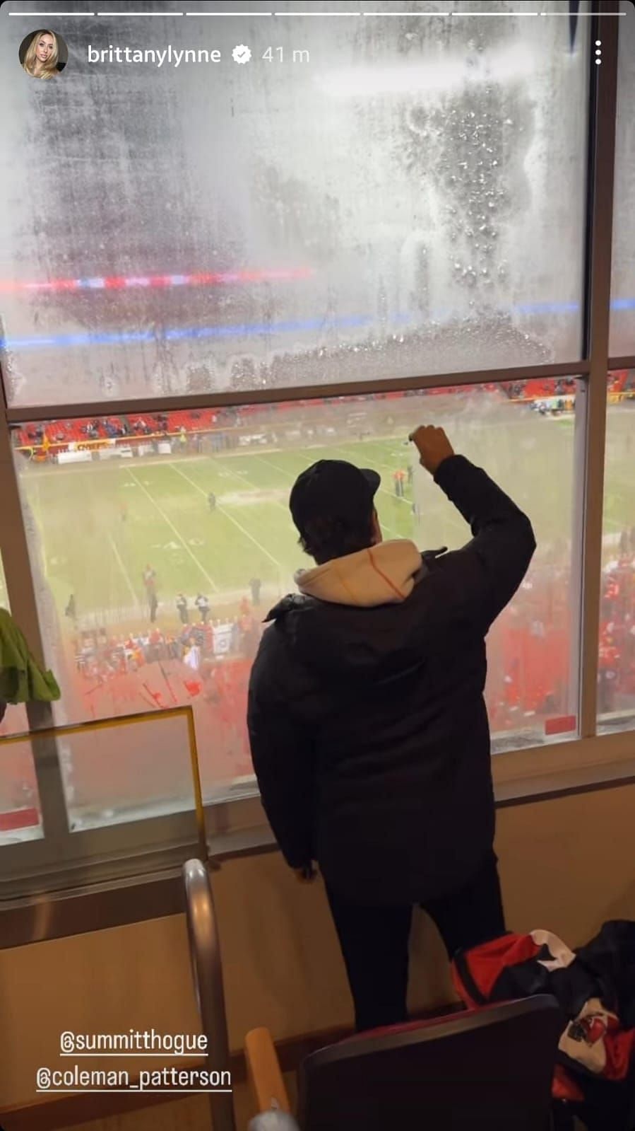Windows fog up at the Chiefs-Dolphins game (Credit: Brittany Mahomes&#039; IG account)