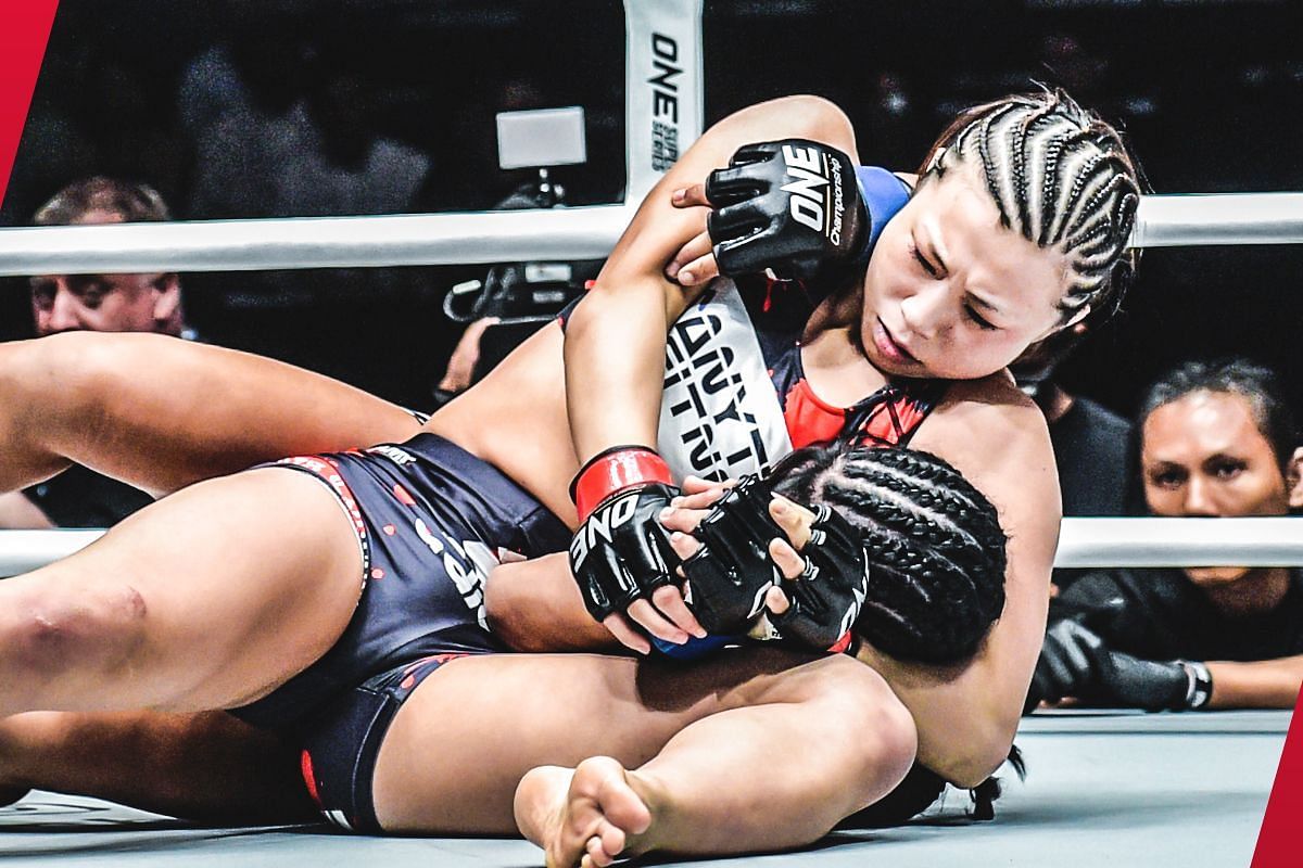 Ayala Miura submitting Meng Bo | Photo credits: ONE Championship