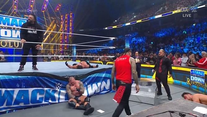 WWE SmackDown में Roman Reigns ने मचाई भयंकर तबाही, एकसाथ तीन Superstars की हालत सुपरमैन पंच, स्पीयर और पावरबॉम्ब से की खराब