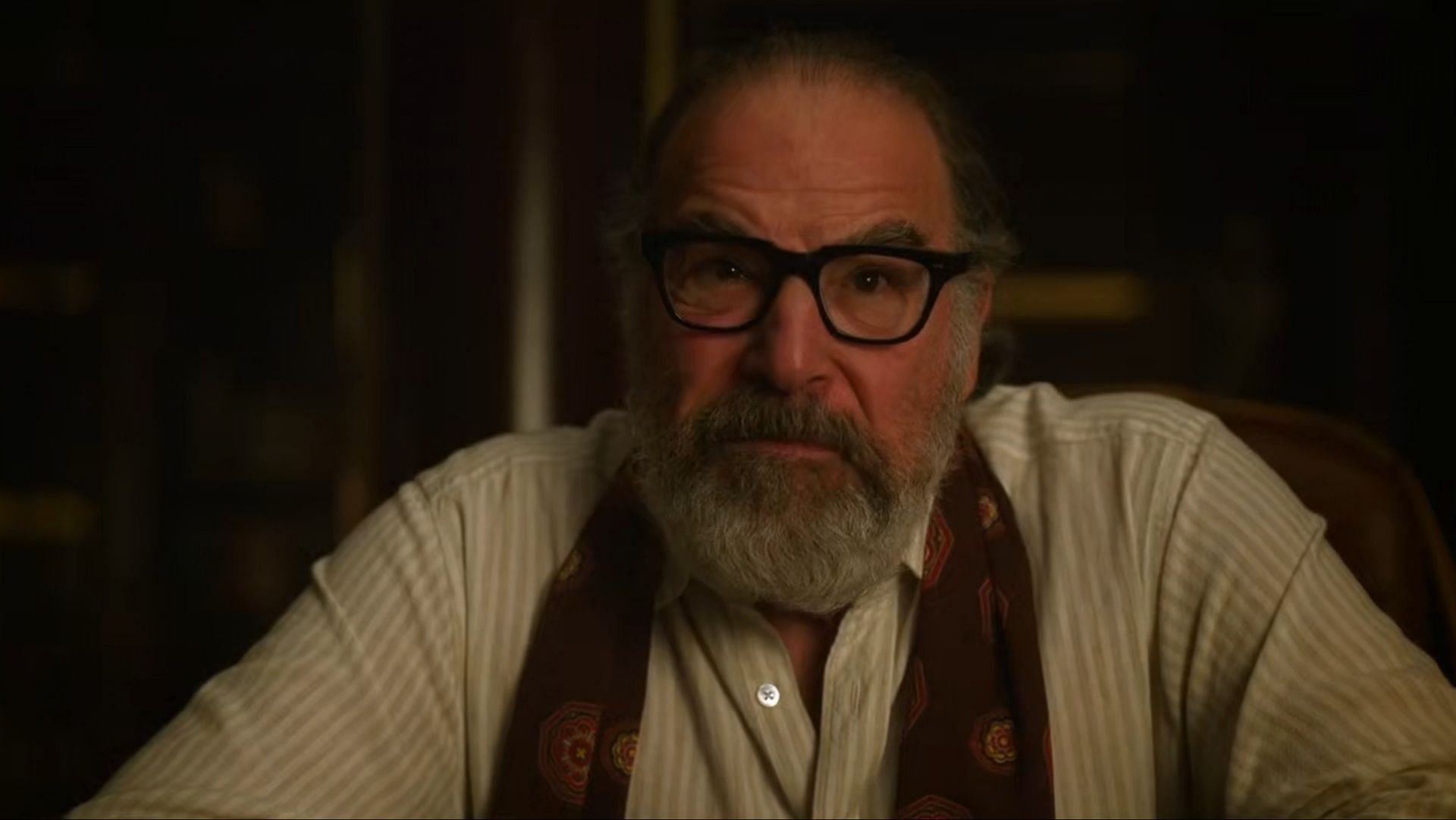 Mandy Patinkin as Rufus Coteworth (Image via Hulu)