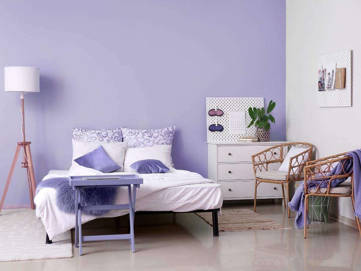 Lavender as a bedroom color idea (Image via Freepik)