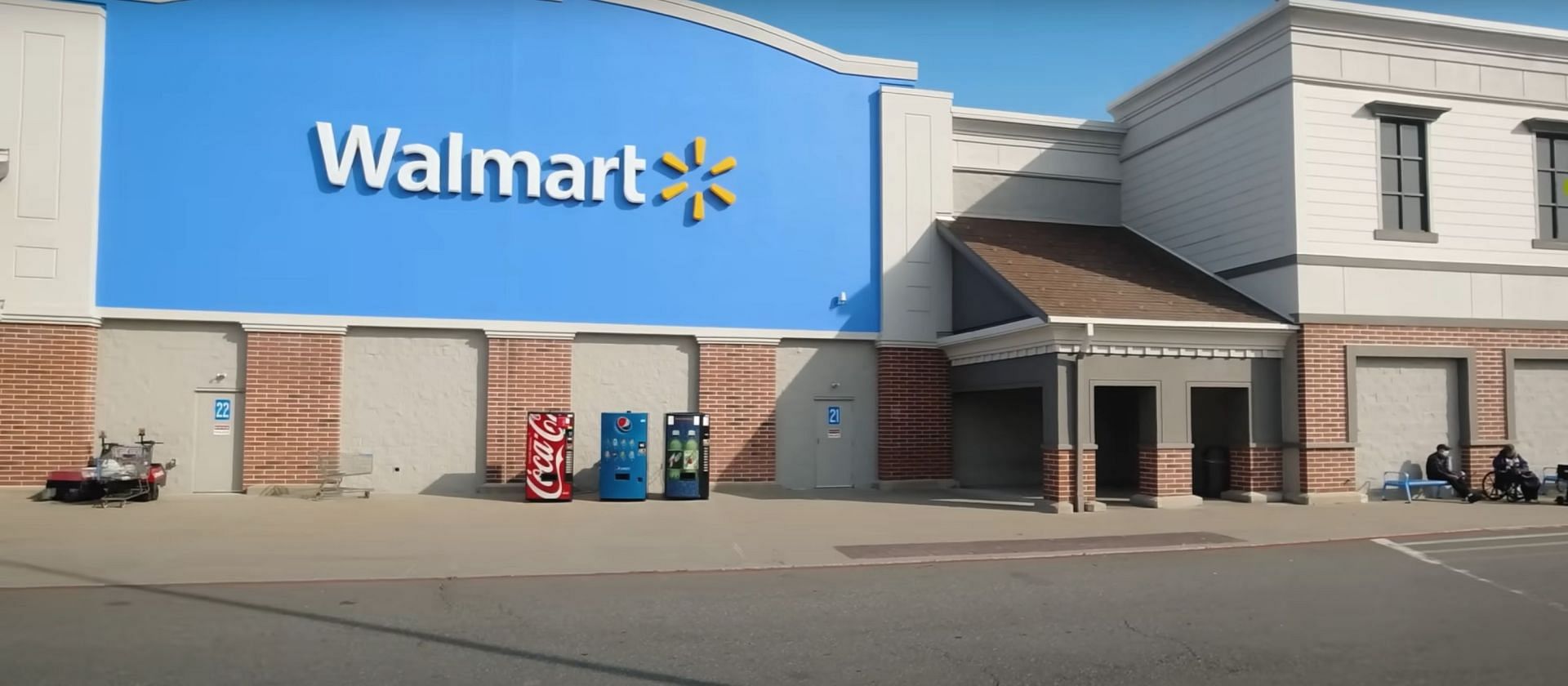 Texas man sues Walmart for $100 million after allegedly being wrongfully accused of shoplifting (Image via Stewart Hicks/YouTube)
