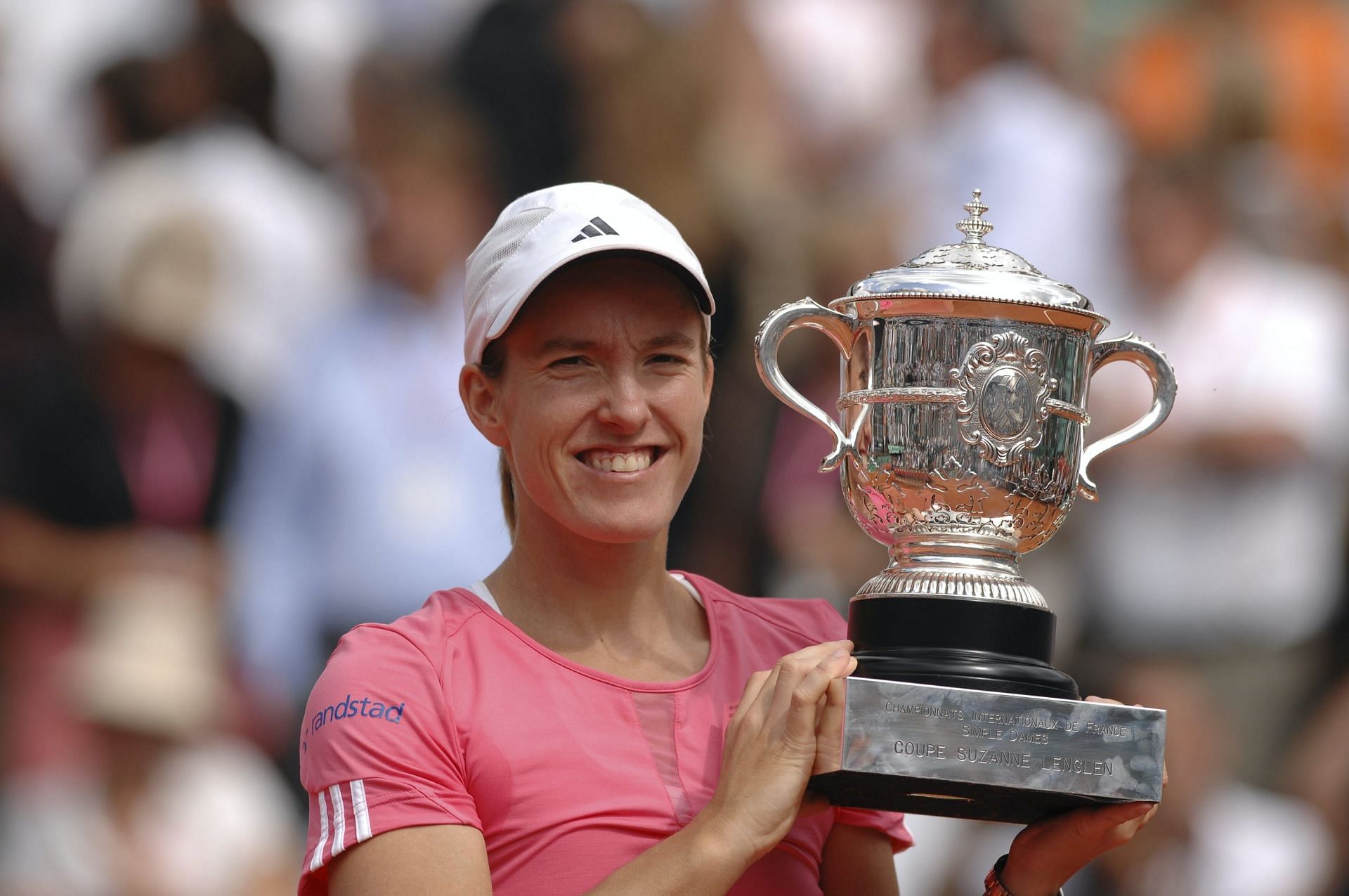 Justine Henin poses with the 2007 Roland Garros trophy