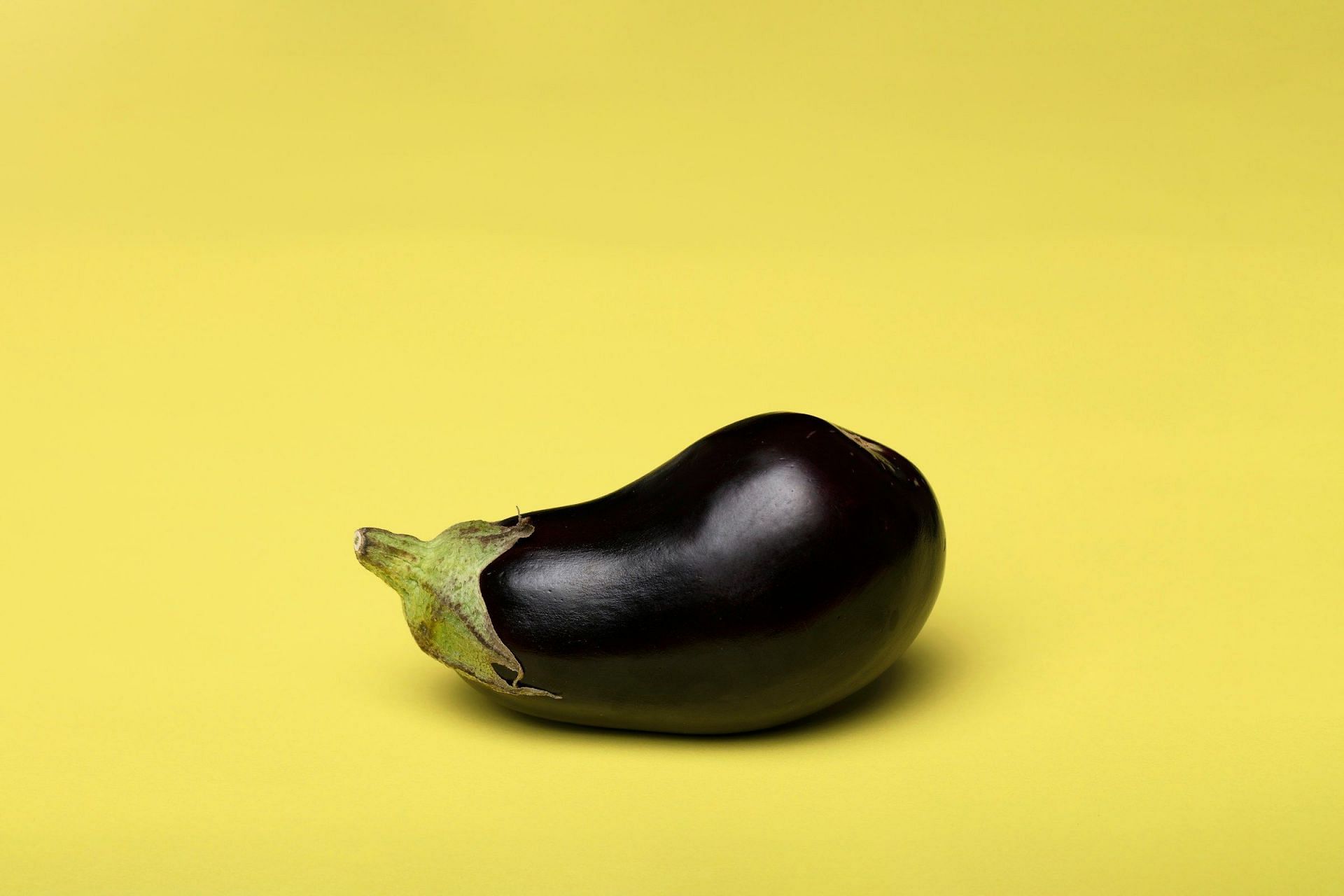 Eggplant health benefits (Image via Unsplash/Deon Black)