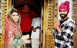 Ravindra Jadeja visits Maa Ashapura temple in Kutch with wife
