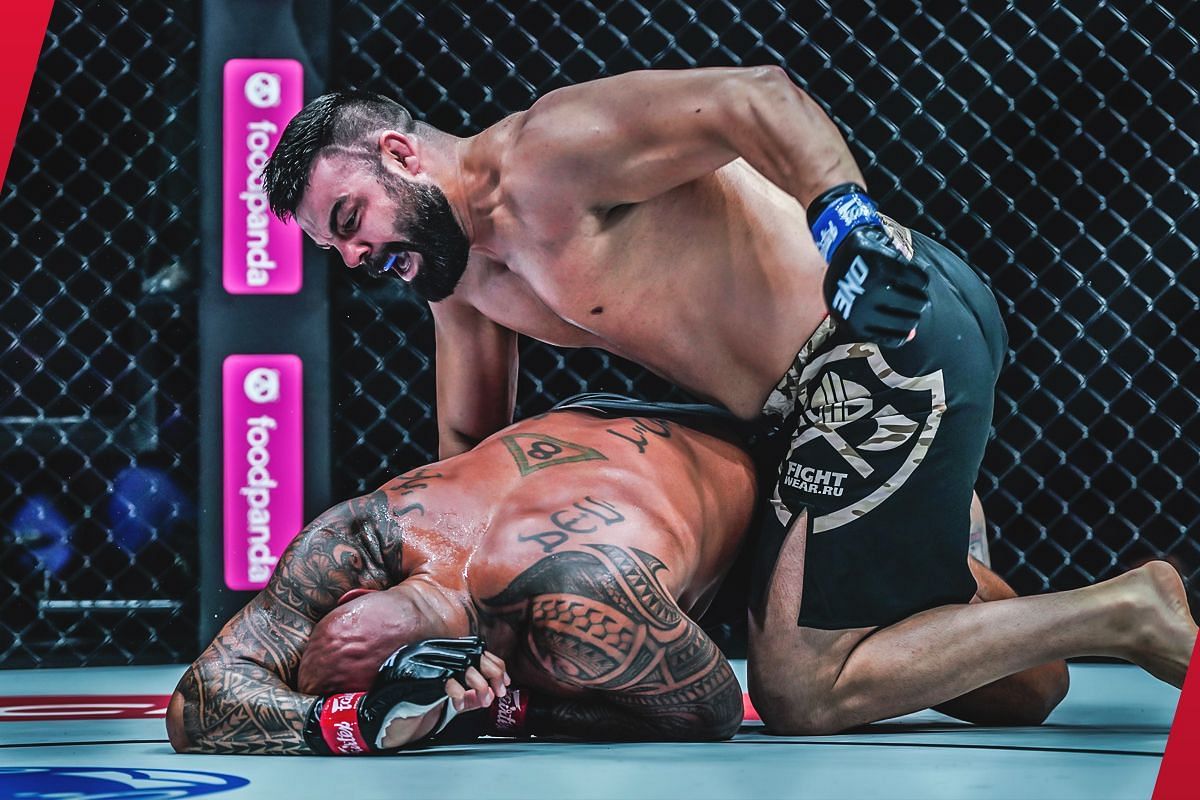 Amir Aliakbari goes for the finish against Brandon Vera [Photos via: ONE Championship]