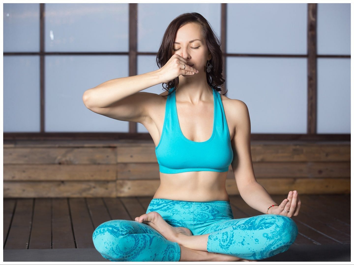 Alternate nostril breathing exercise to improve your health (Image via Freepik/ Yanalya)