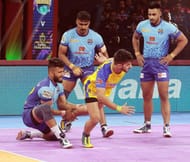 Shubham Shinde with an ankle-hold of Narendar Kandola (Credits: PKL)