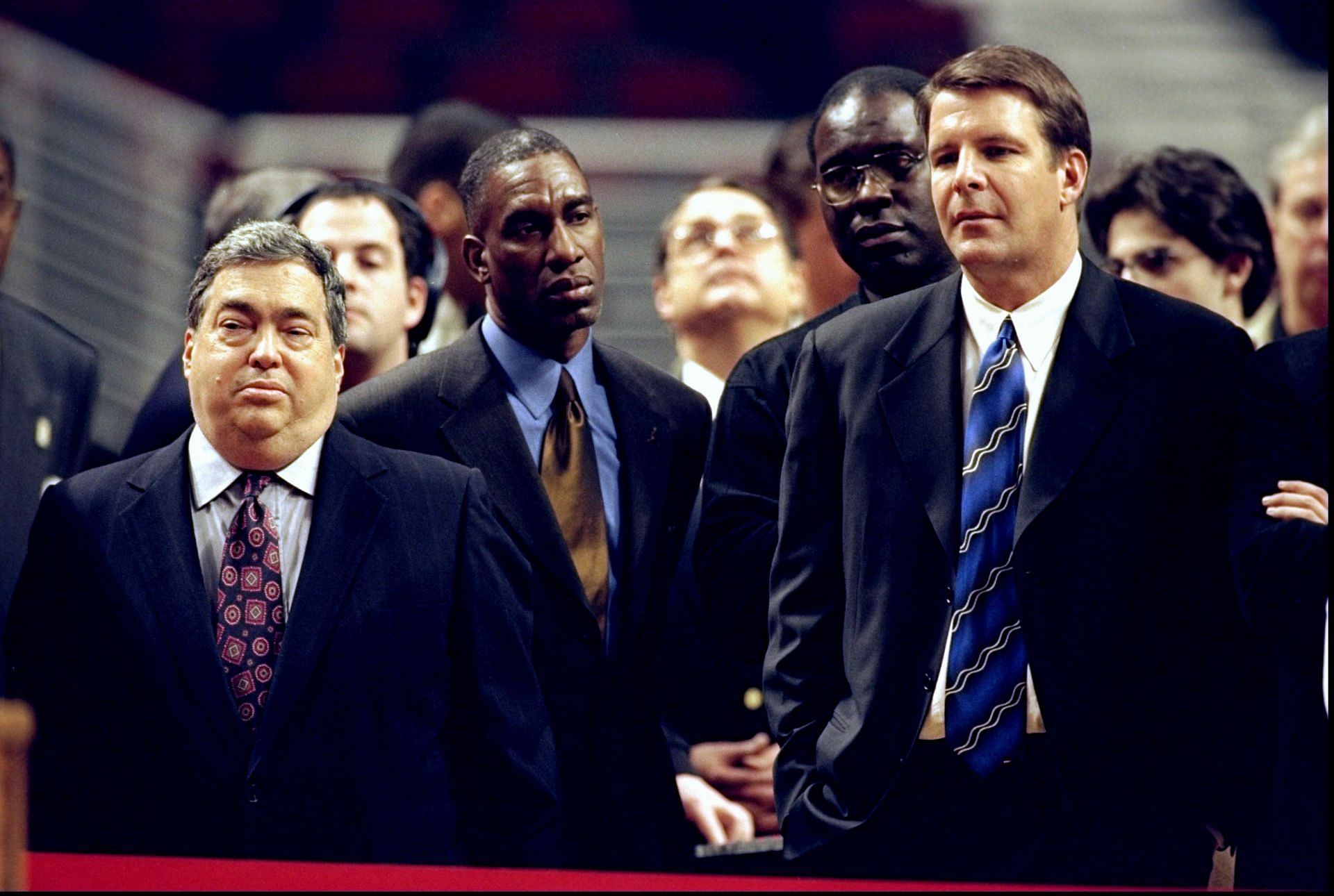 Jerry Krause, Michael Jordon, and Tim Floyd pose.