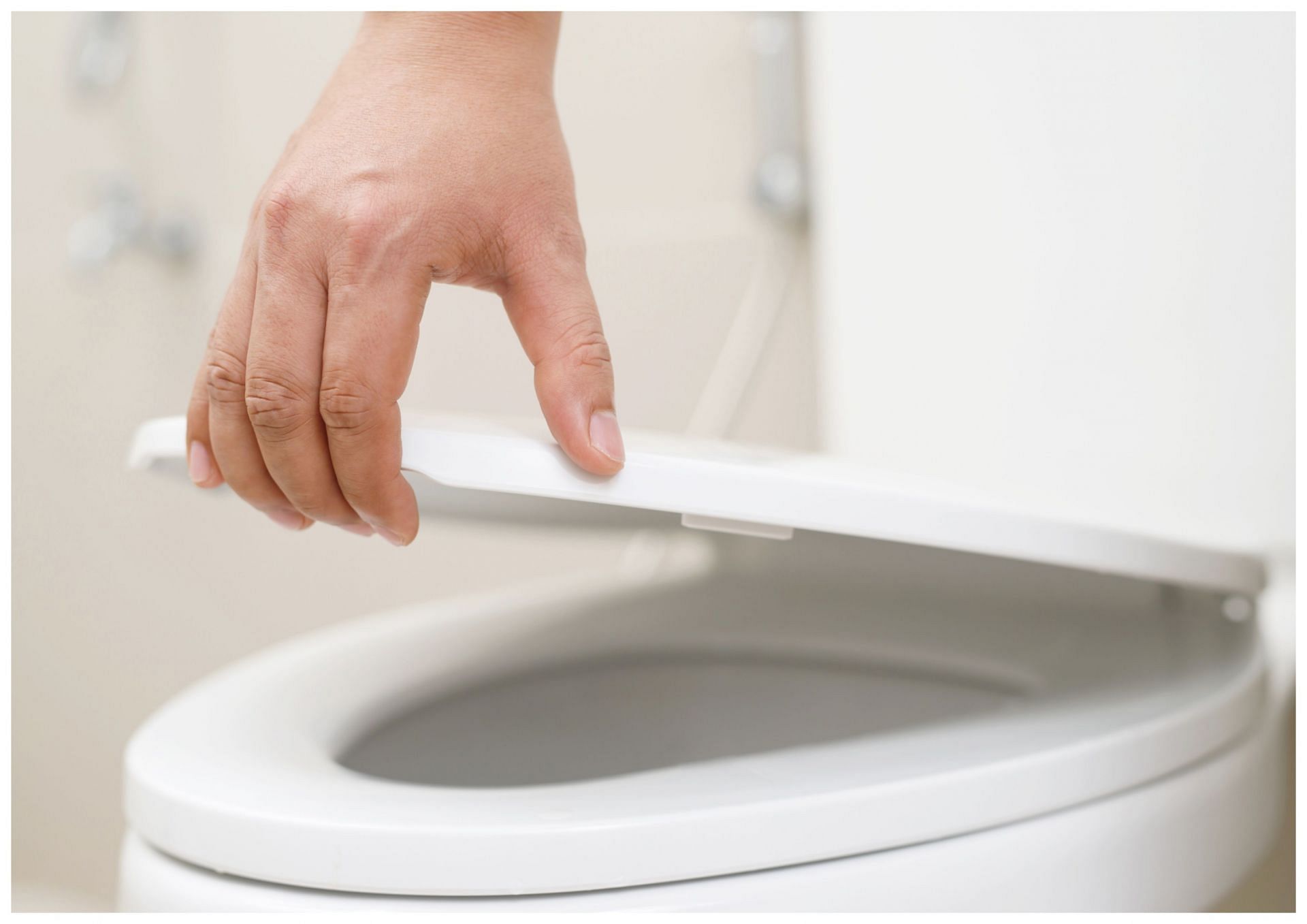 Should you flush with the toilet lid on or off? (Image via Vecteezy)