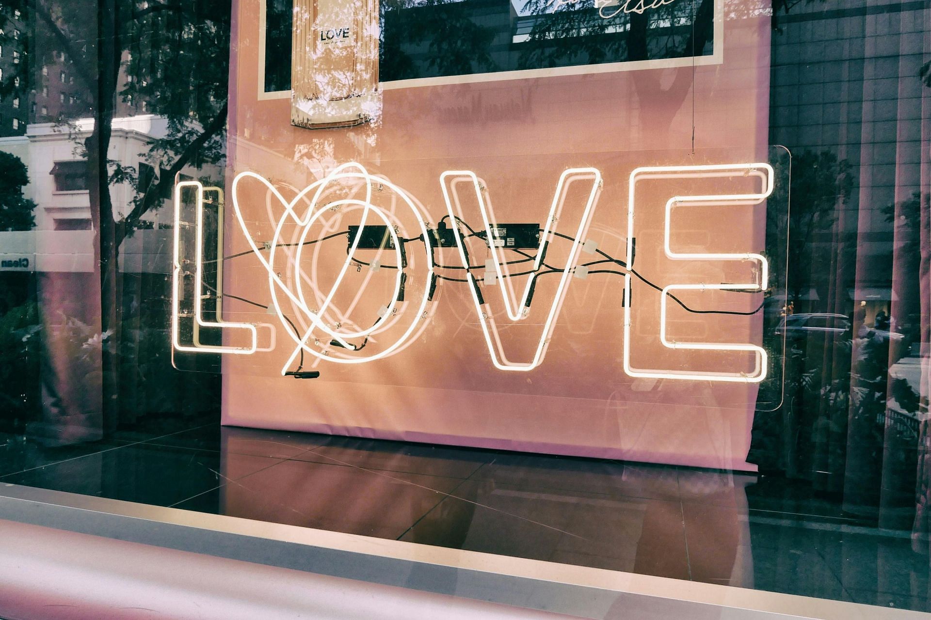 Lights of Love (Image via Pexels)