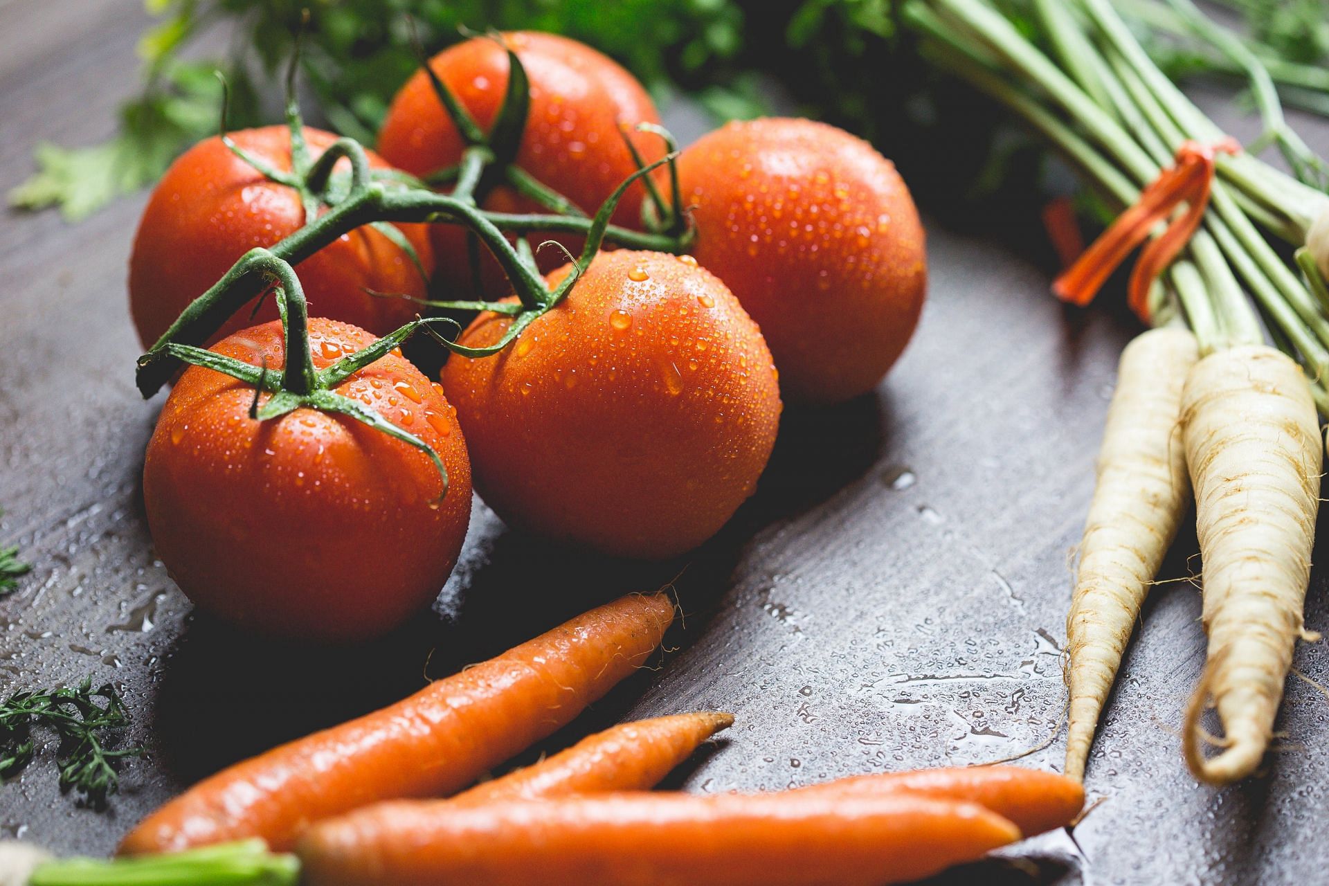 Incredible health benefits of heirloom tomatoes (image sourced via Pexels / Photo by picjumbocom)
