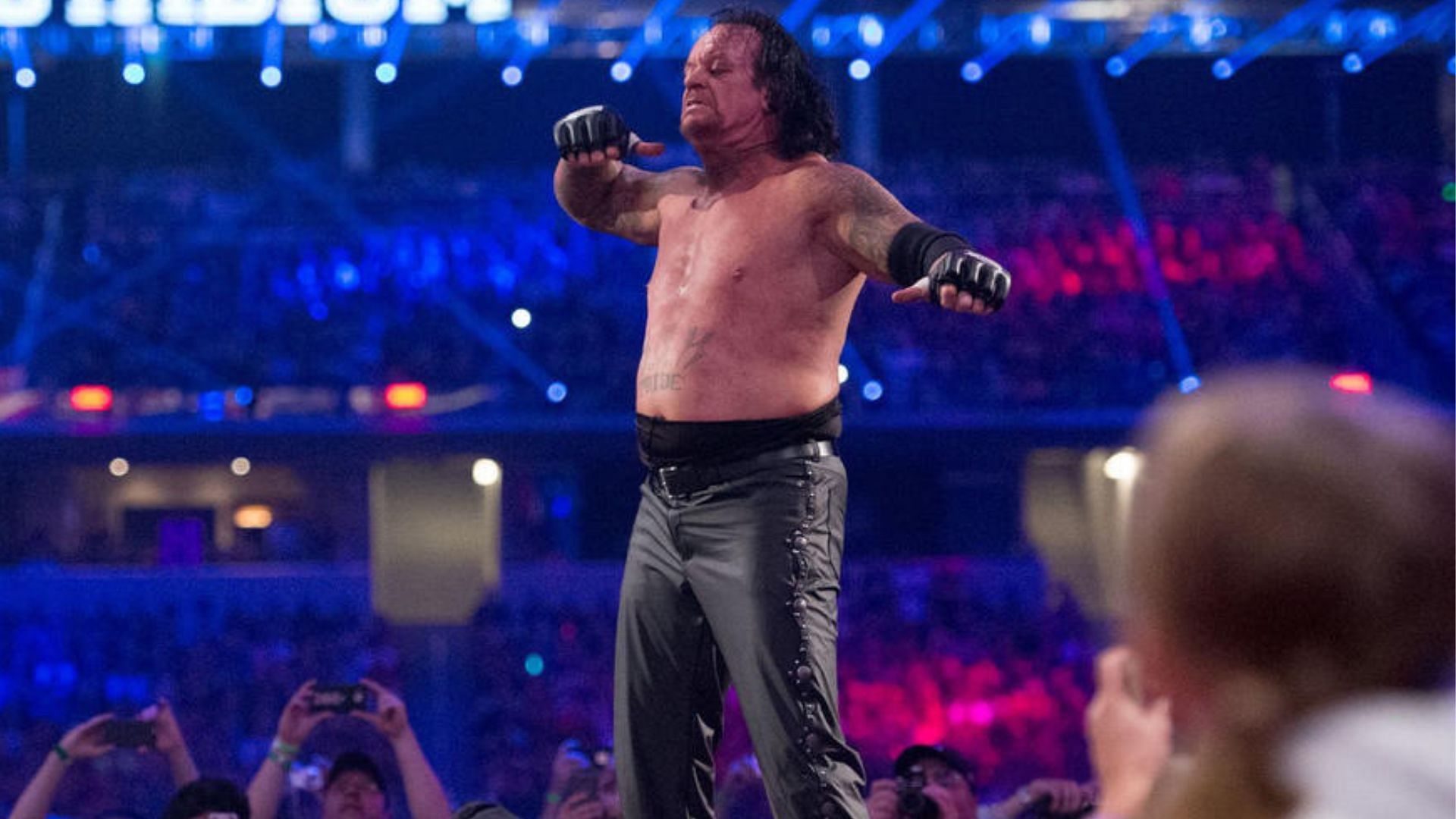 The Undertaker preparing to give his finisher.