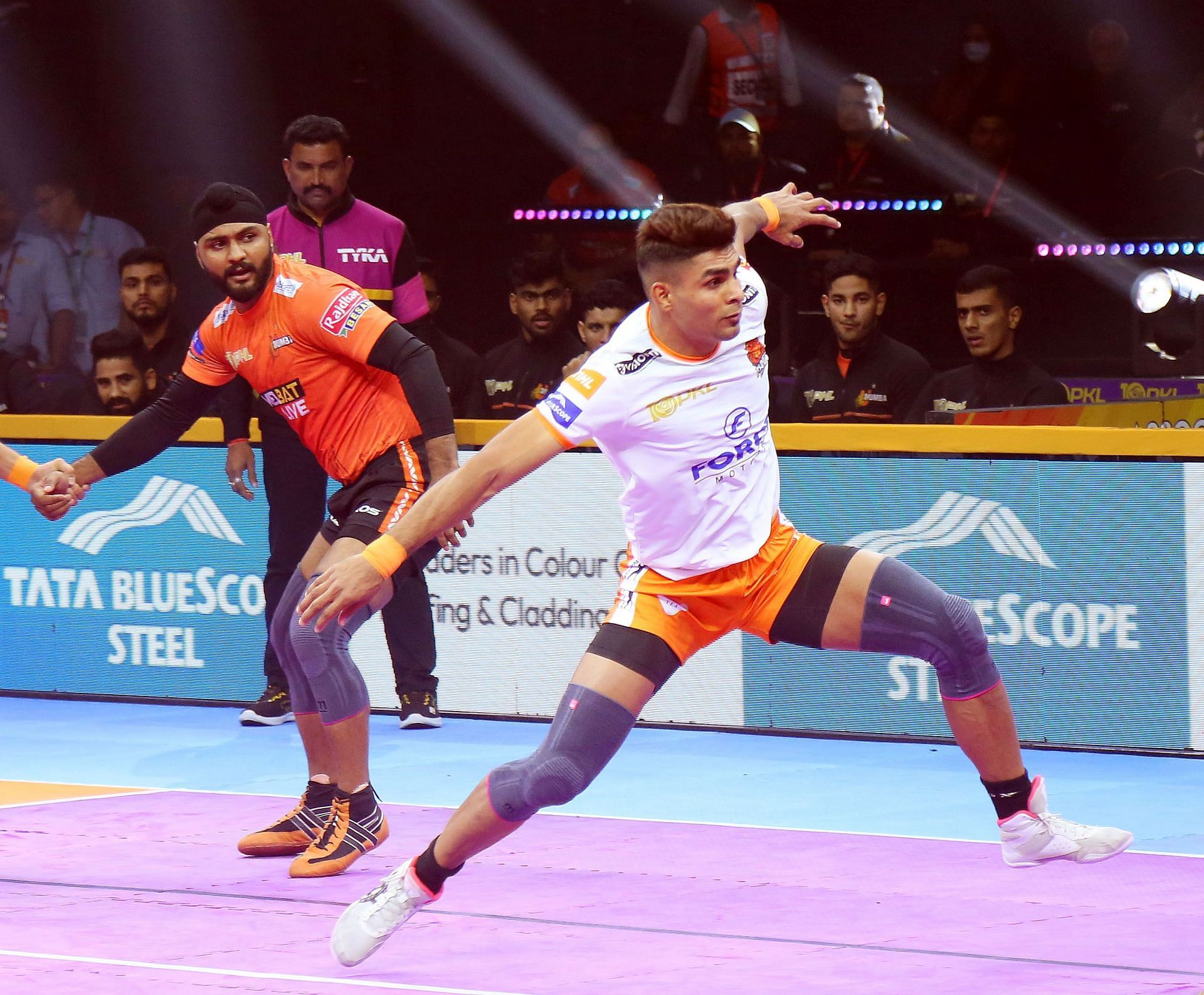 Aslam Inamdar in action for Puneri Paltan (Credit: PKL)