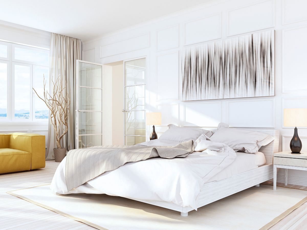 Pure white color in Bedroom (Image via Freepik)