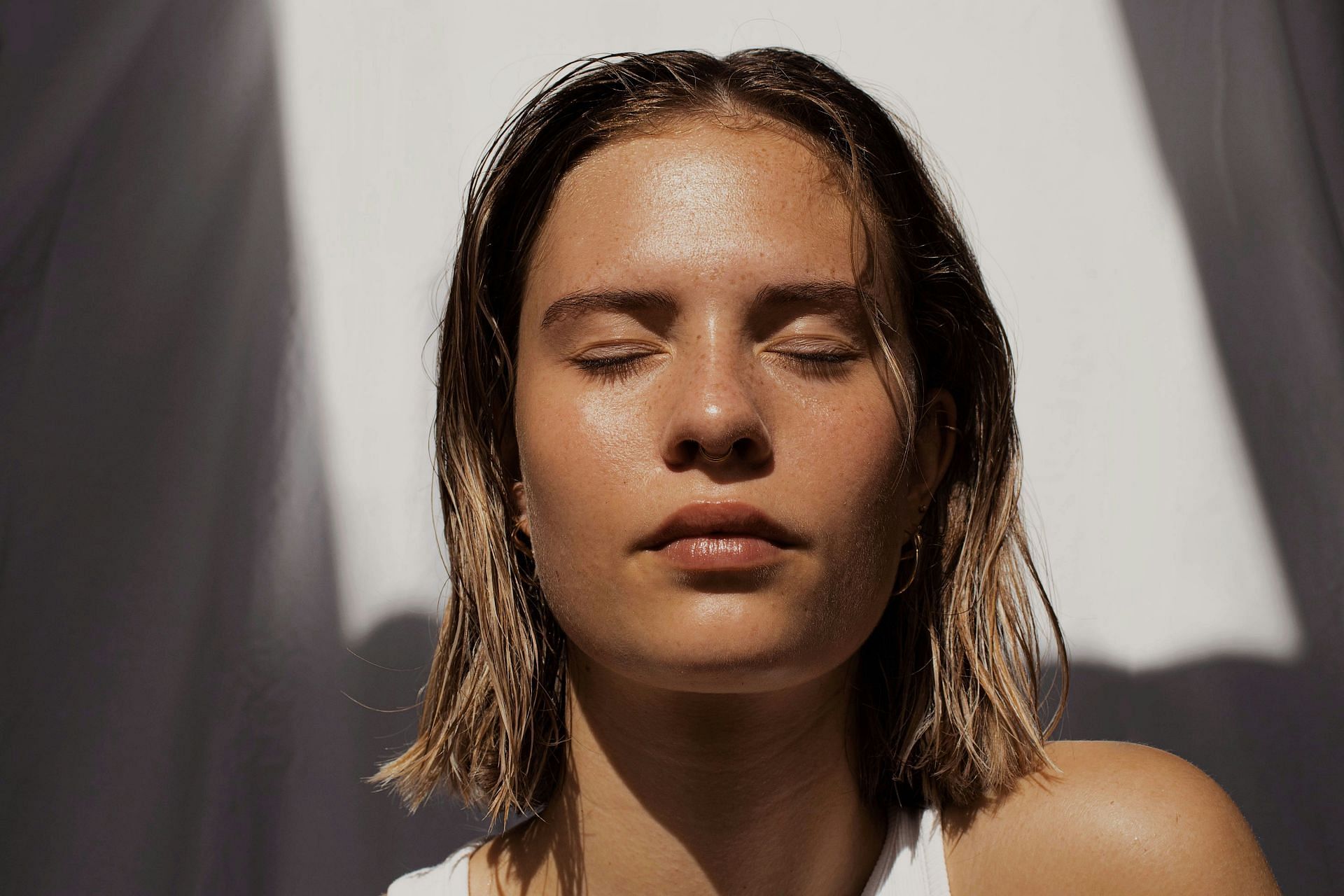 Sunlight helps your skin better (Image via Unsplash/ Fleur kaan)