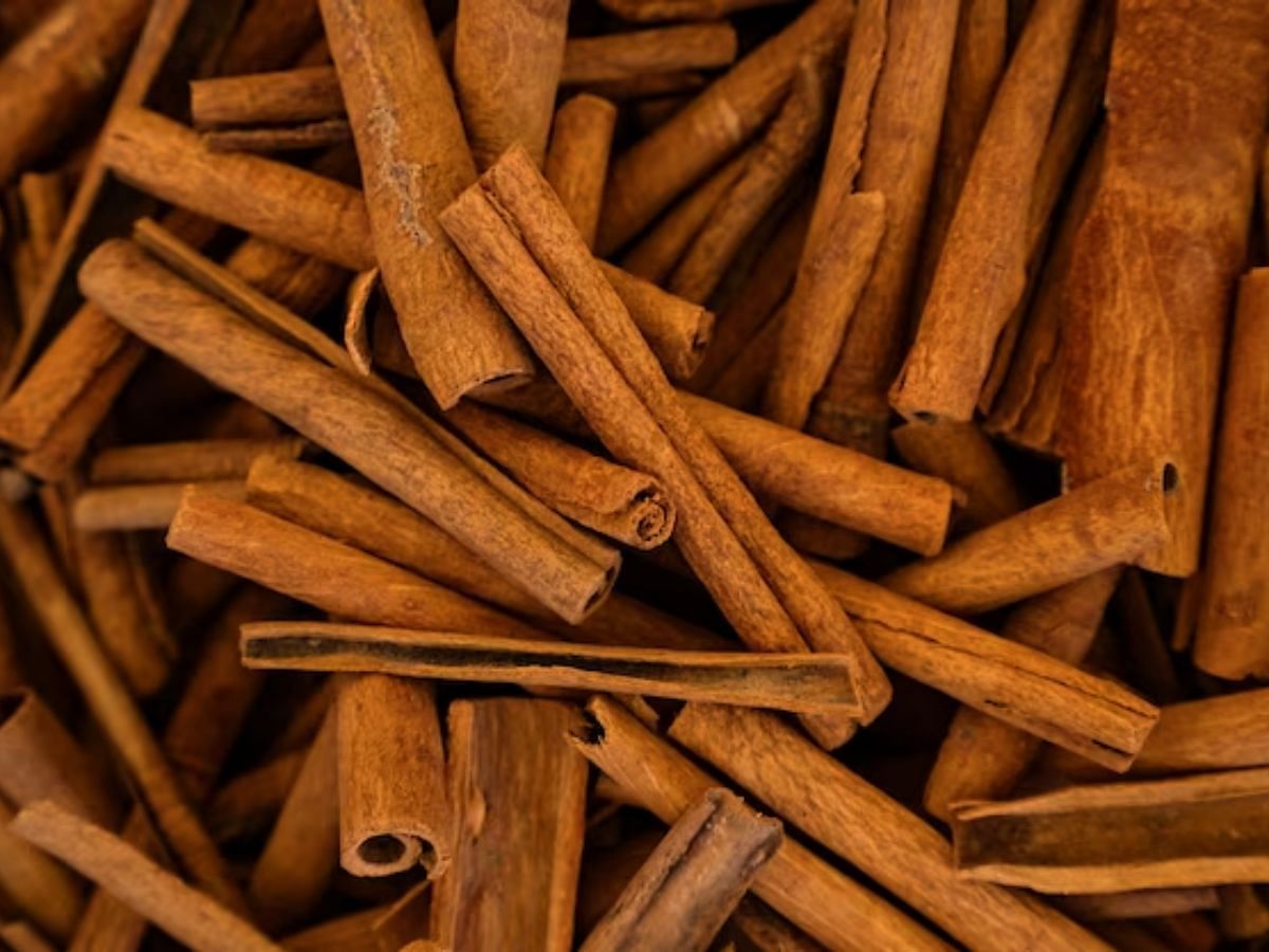 Cinnamon: One of the spices that can give your skin a healthy glow (Image via Freepik)