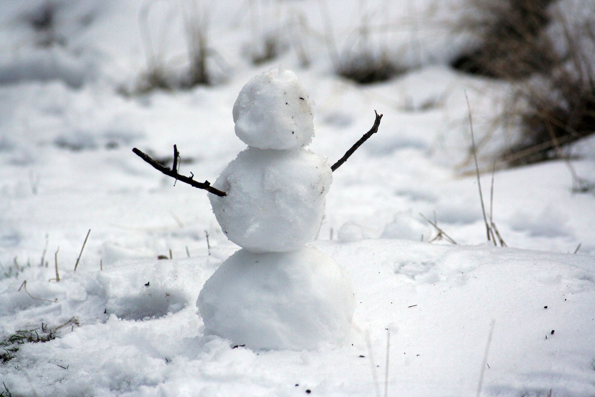 Snow shoveling (Image via Unsplash/Nathan Wolfe)