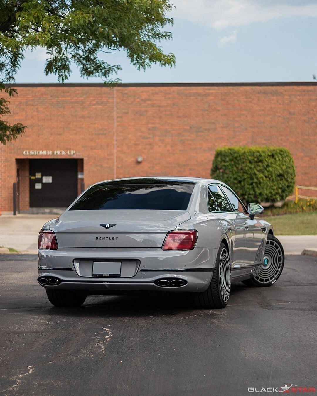 Stroman&#039;s $317,925 Bentley Flying Spur (image credit: Auto Evolution)